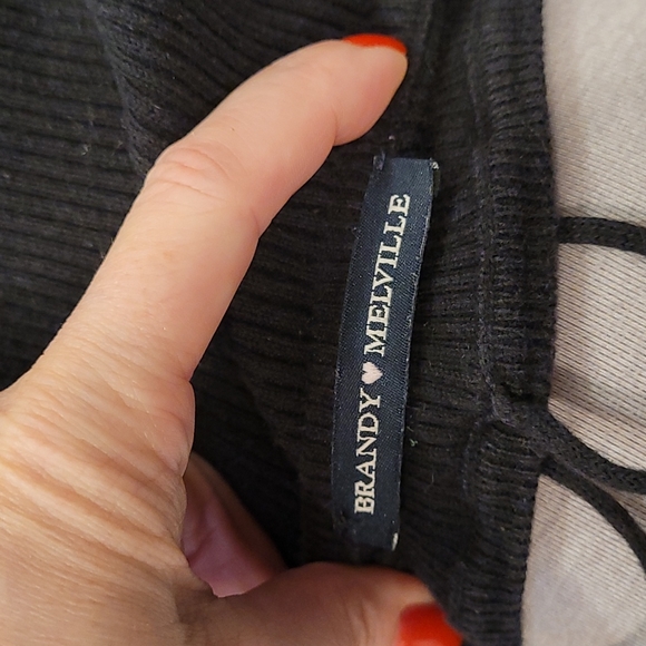 Brandy Melville black top, very stretchy - Picture 4 of 4